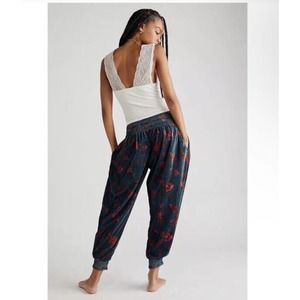 Free People One Marla Velvet Size Medium Velvet Floral High Rise Harem Tapered